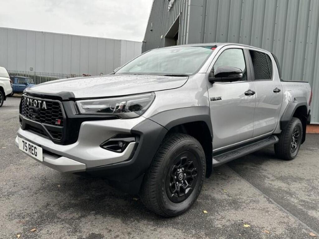 TOYOTA Hilux