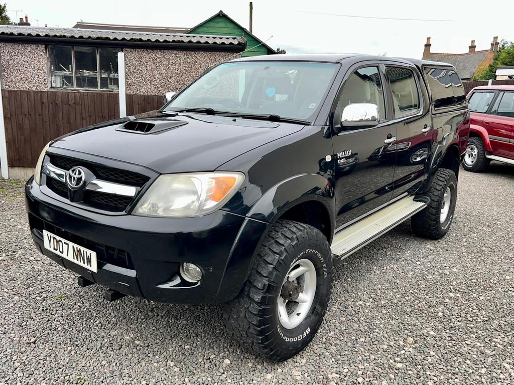 TOYOTA Hilux