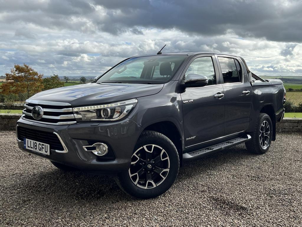 TOYOTA Hilux