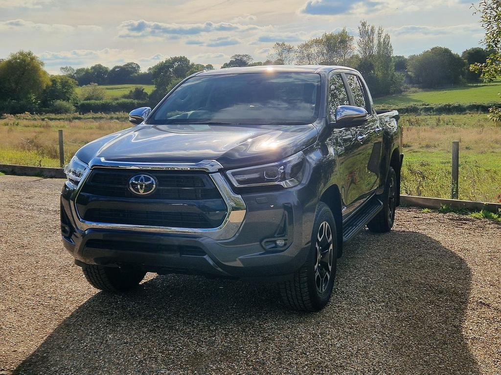 TOYOTA Hilux