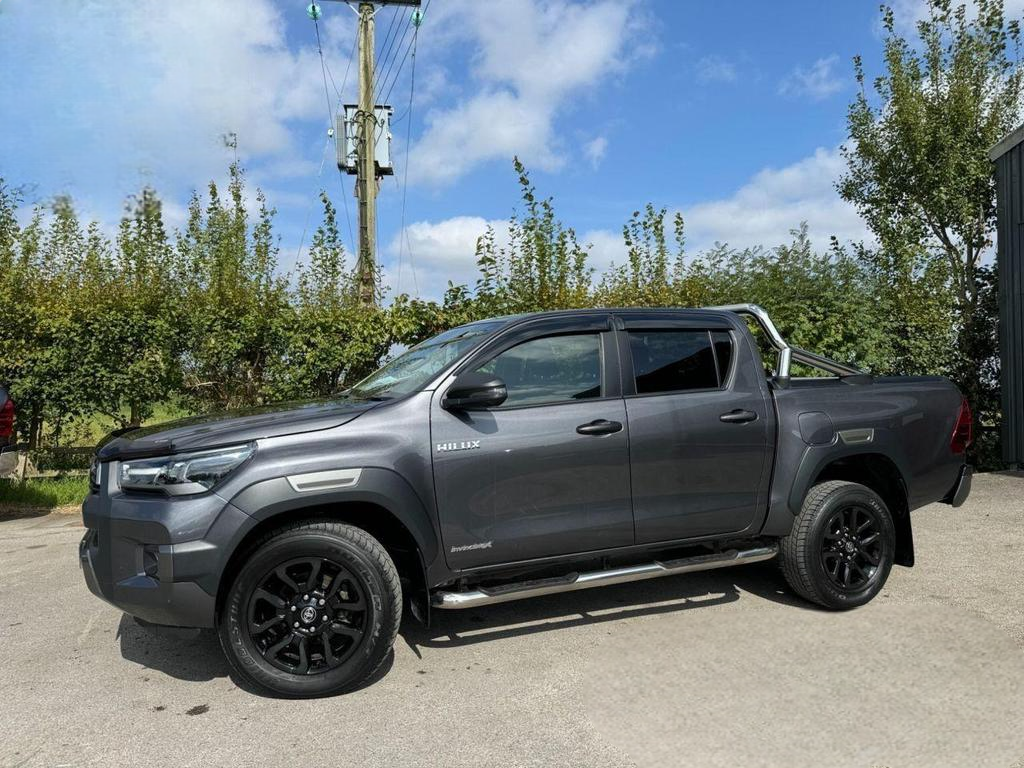 TOYOTA Hilux