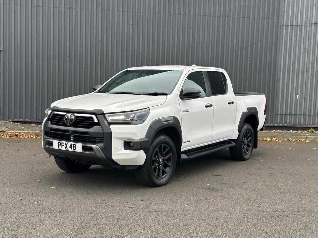 TOYOTA Hilux