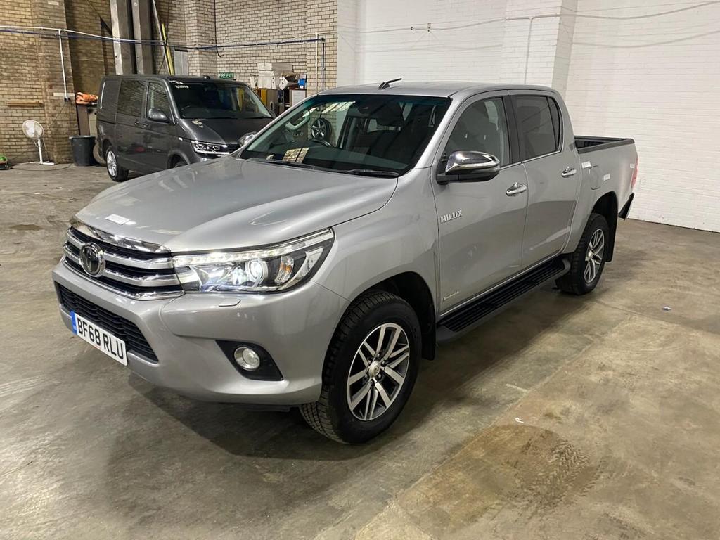 TOYOTA Hilux