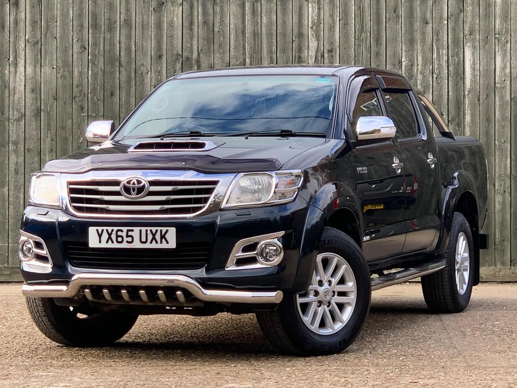 TOYOTA Hilux