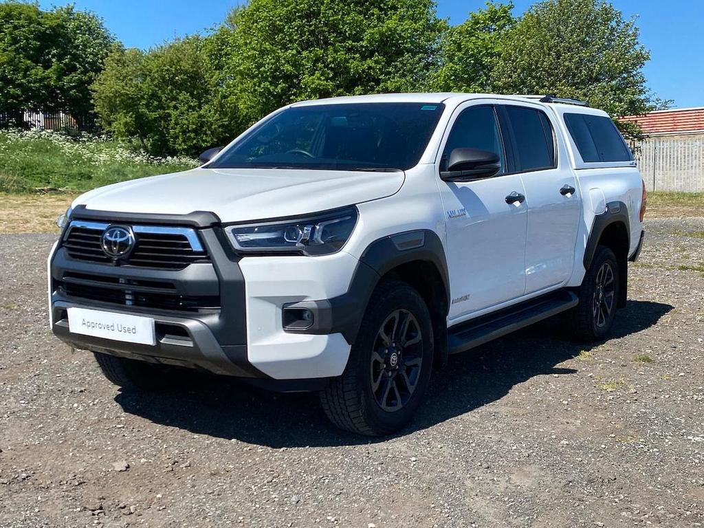TOYOTA Hilux