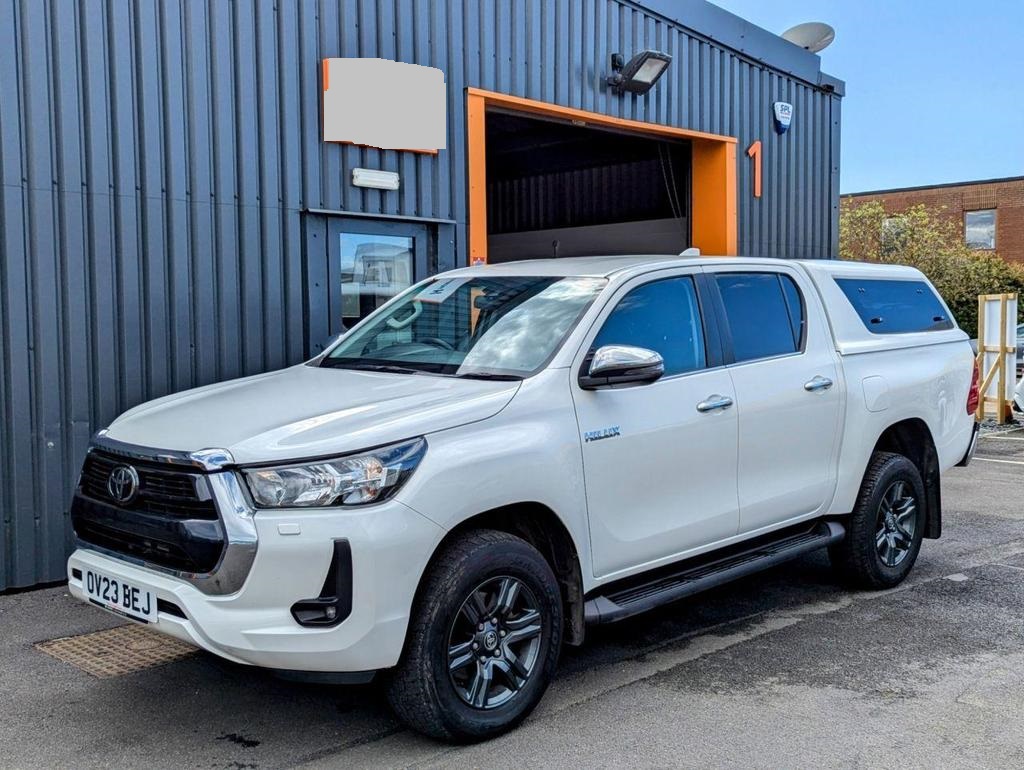 TOYOTA Hilux