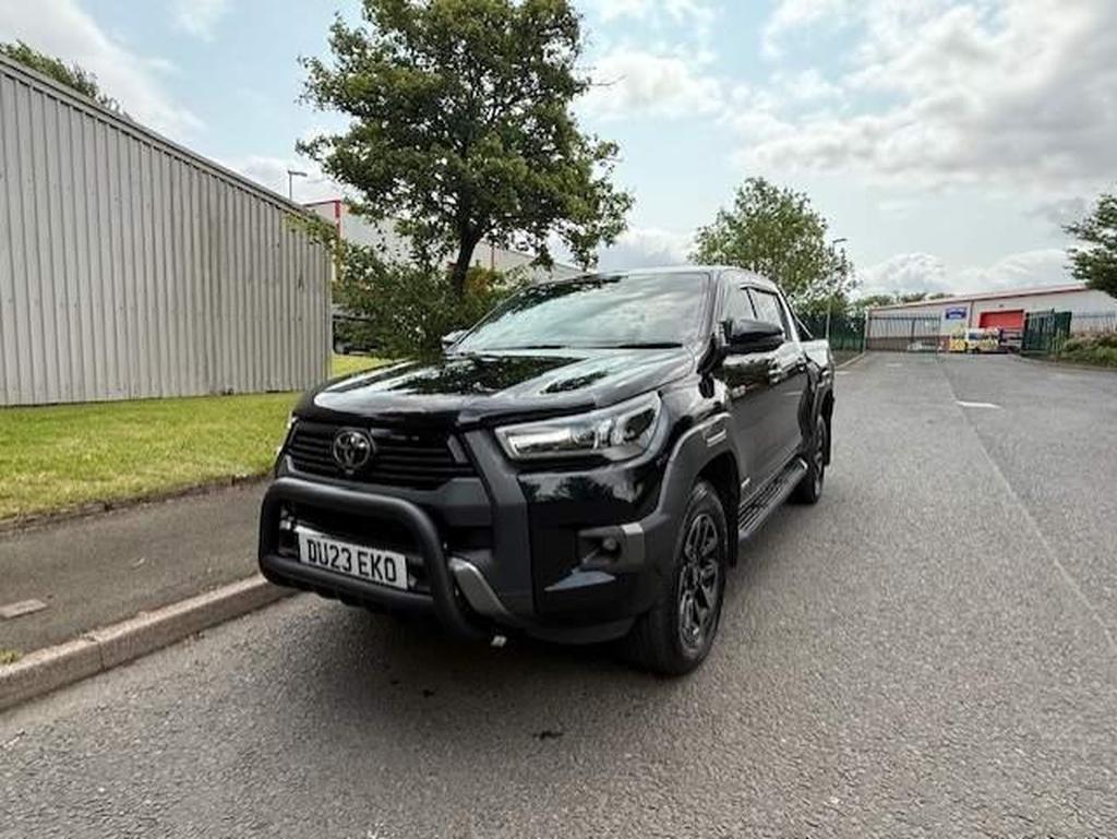 TOYOTA Hilux