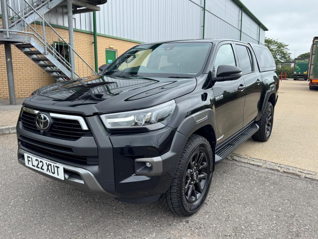 TOYOTA Hilux
