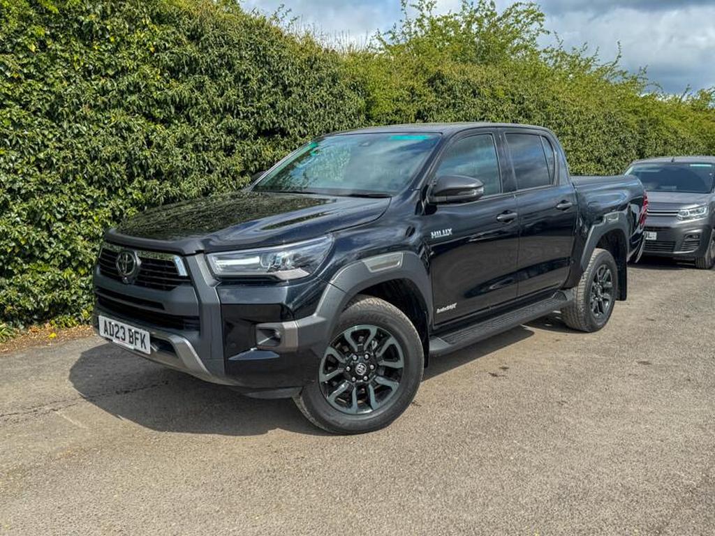 TOYOTA Hilux