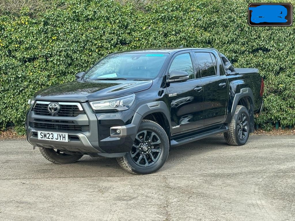 TOYOTA Hilux