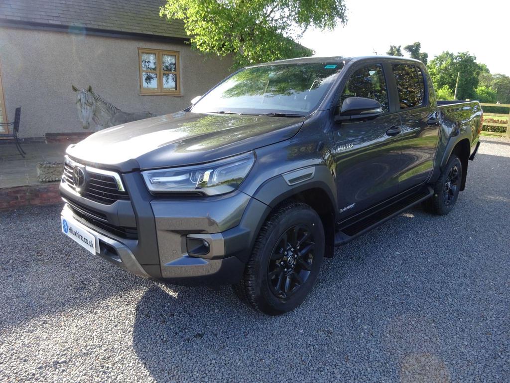 TOYOTA Hilux