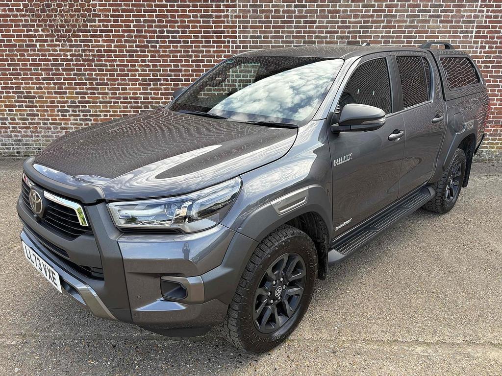 TOYOTA Hilux