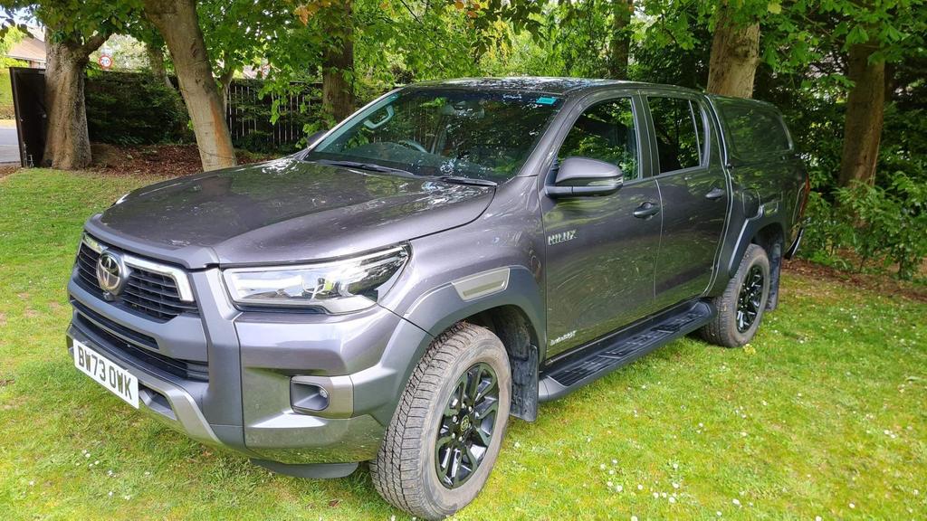TOYOTA Hilux