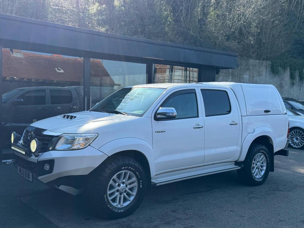 TOYOTA Hilux