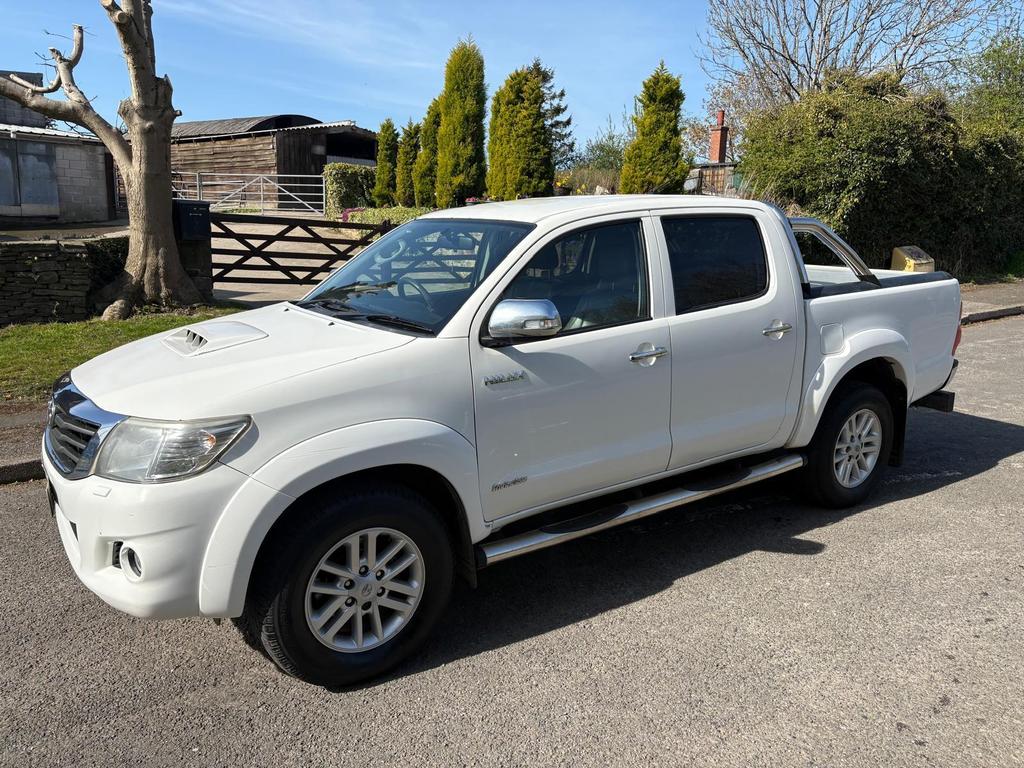 TOYOTA Hilux