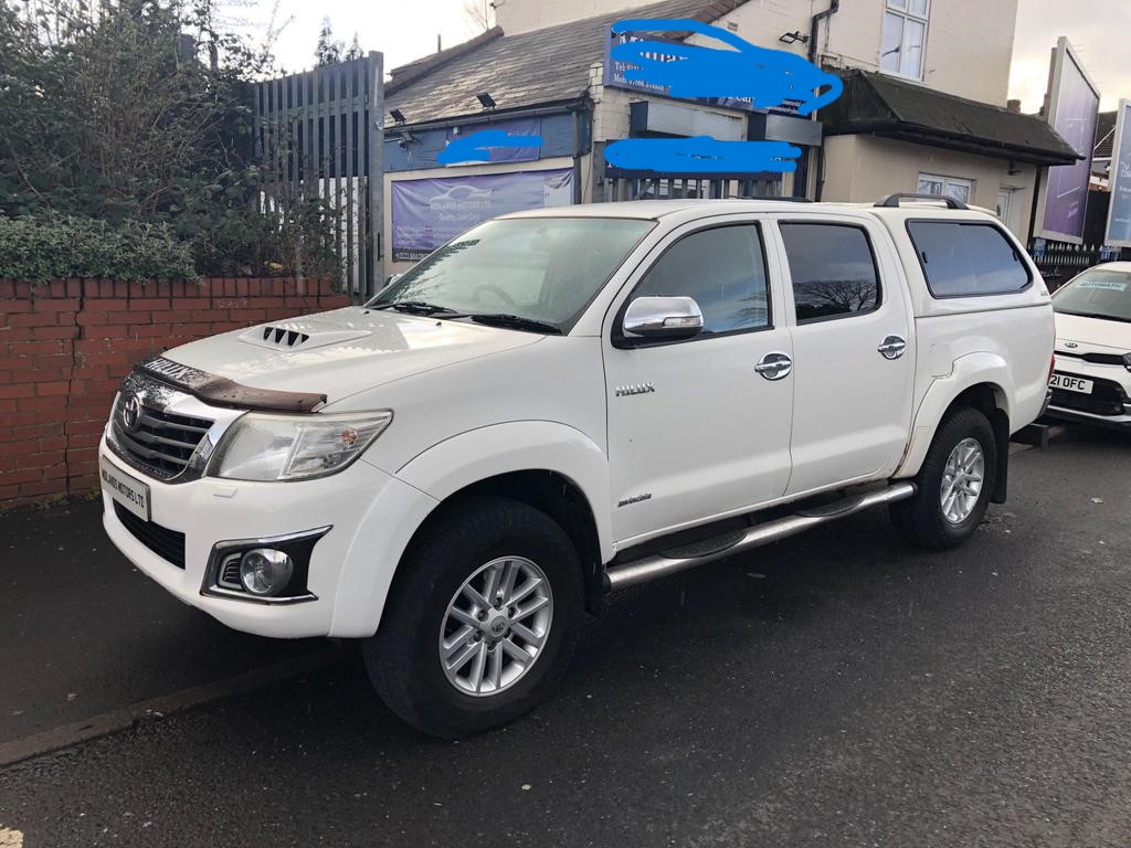TOYOTA Hilux