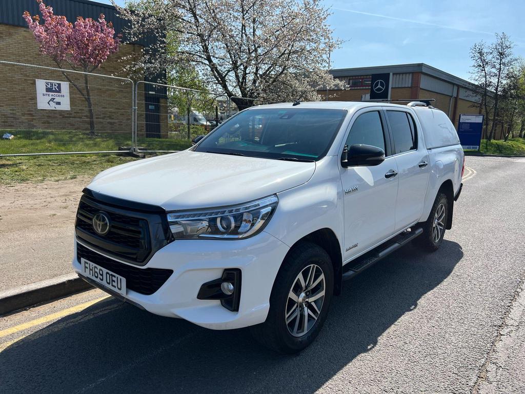 TOYOTA Hilux