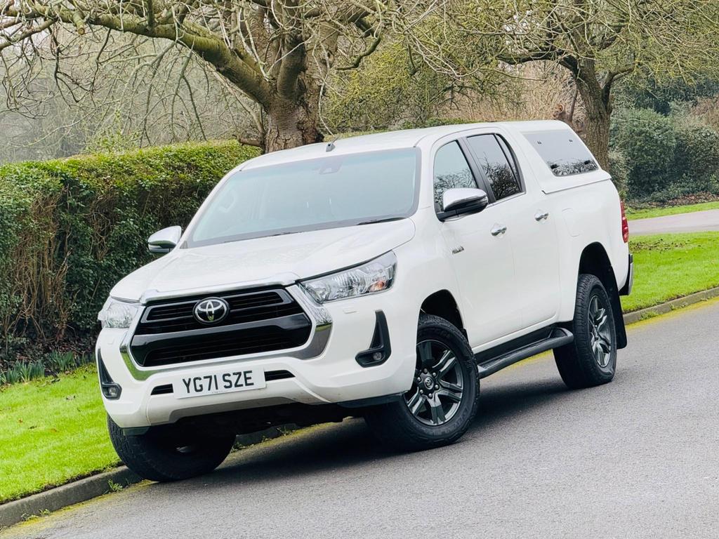 TOYOTA Hilux
