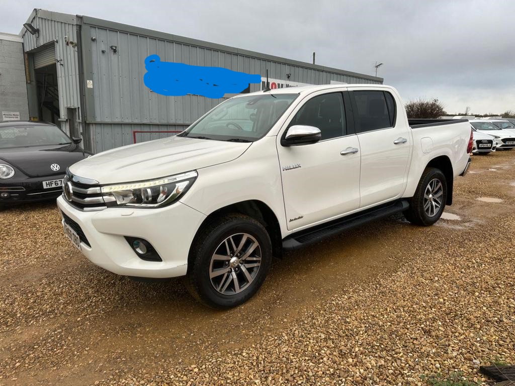 TOYOTA Hilux