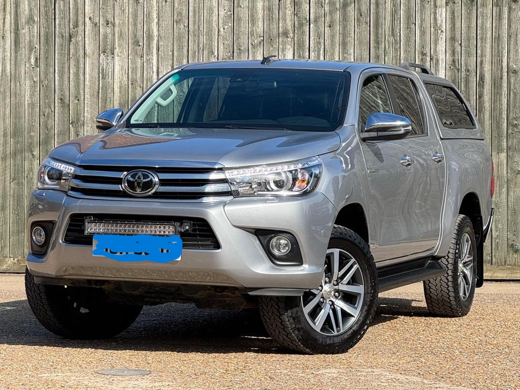 TOYOTA Hilux