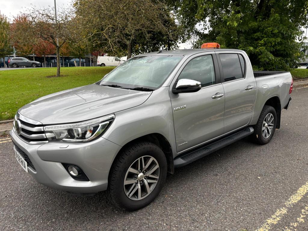 TOYOTA Hilux