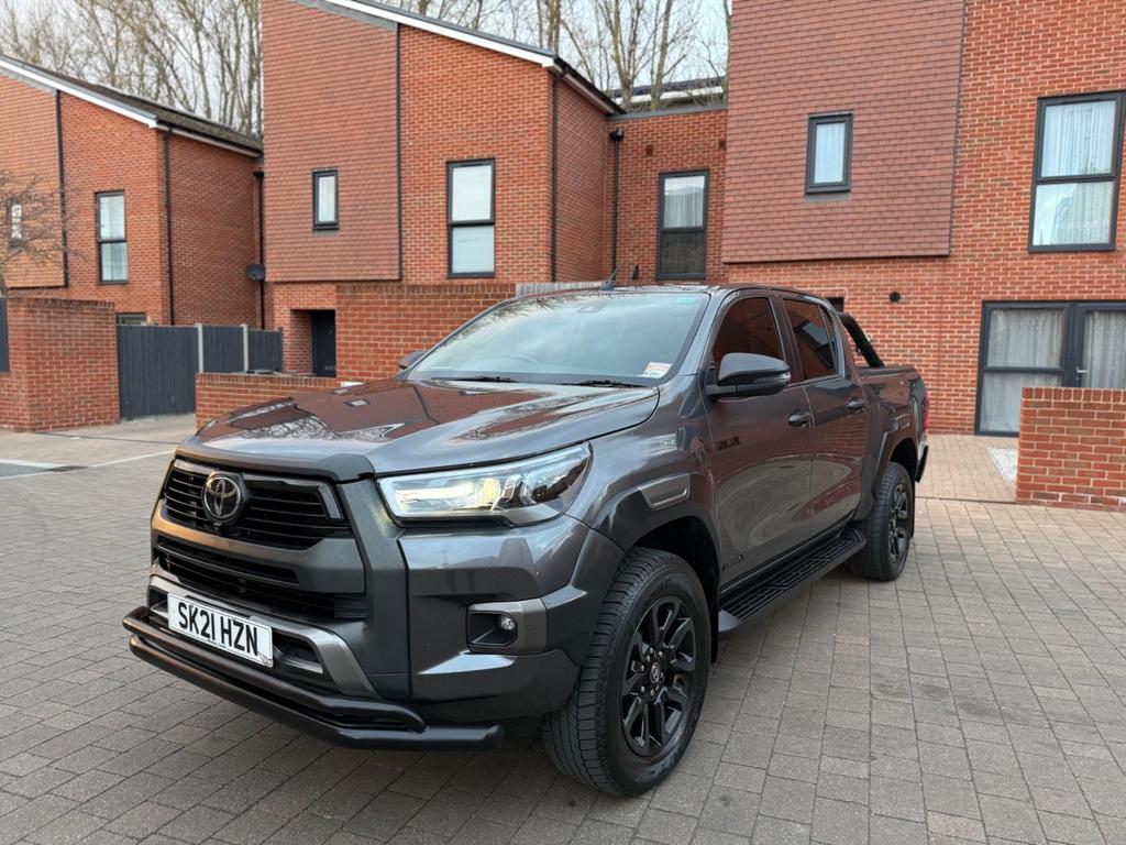 TOYOTA Hilux
