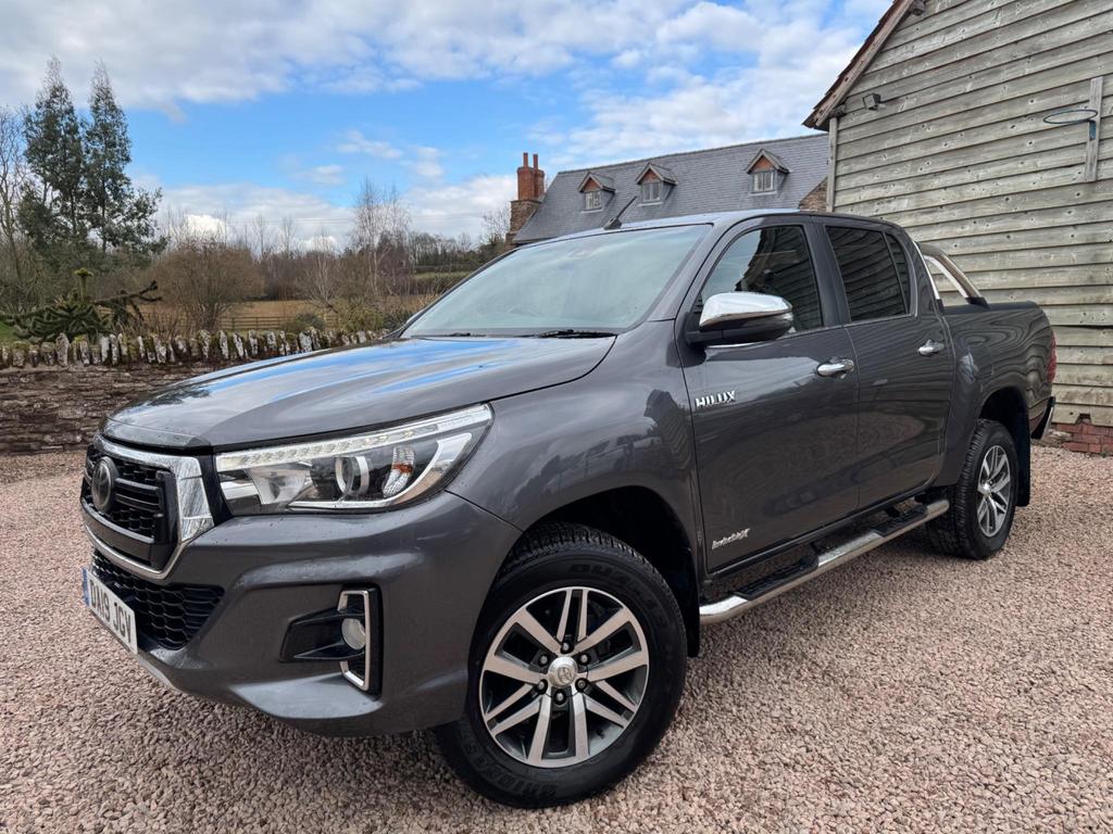TOYOTA Hilux