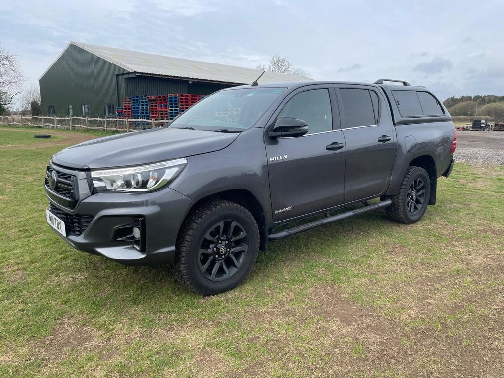 TOYOTA Hilux